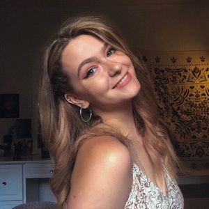 Meet your Posher, Caroline